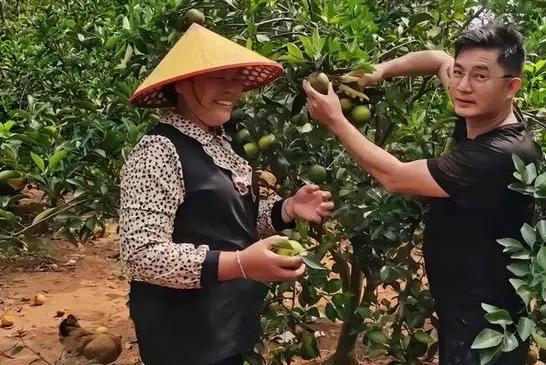 奥运冠军全红婵与他人合影,奥运冠军全红婵简历