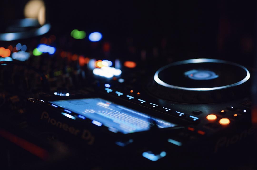 这世界是个巨大的游乐场,这世界就是巨大的游乐场