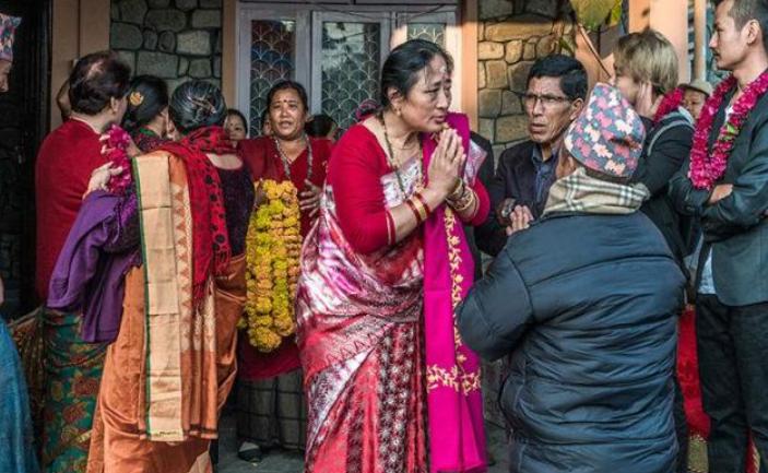 尼泊尔一妻多夫制的城市家庭,尼泊尔女性一生要嫁两次