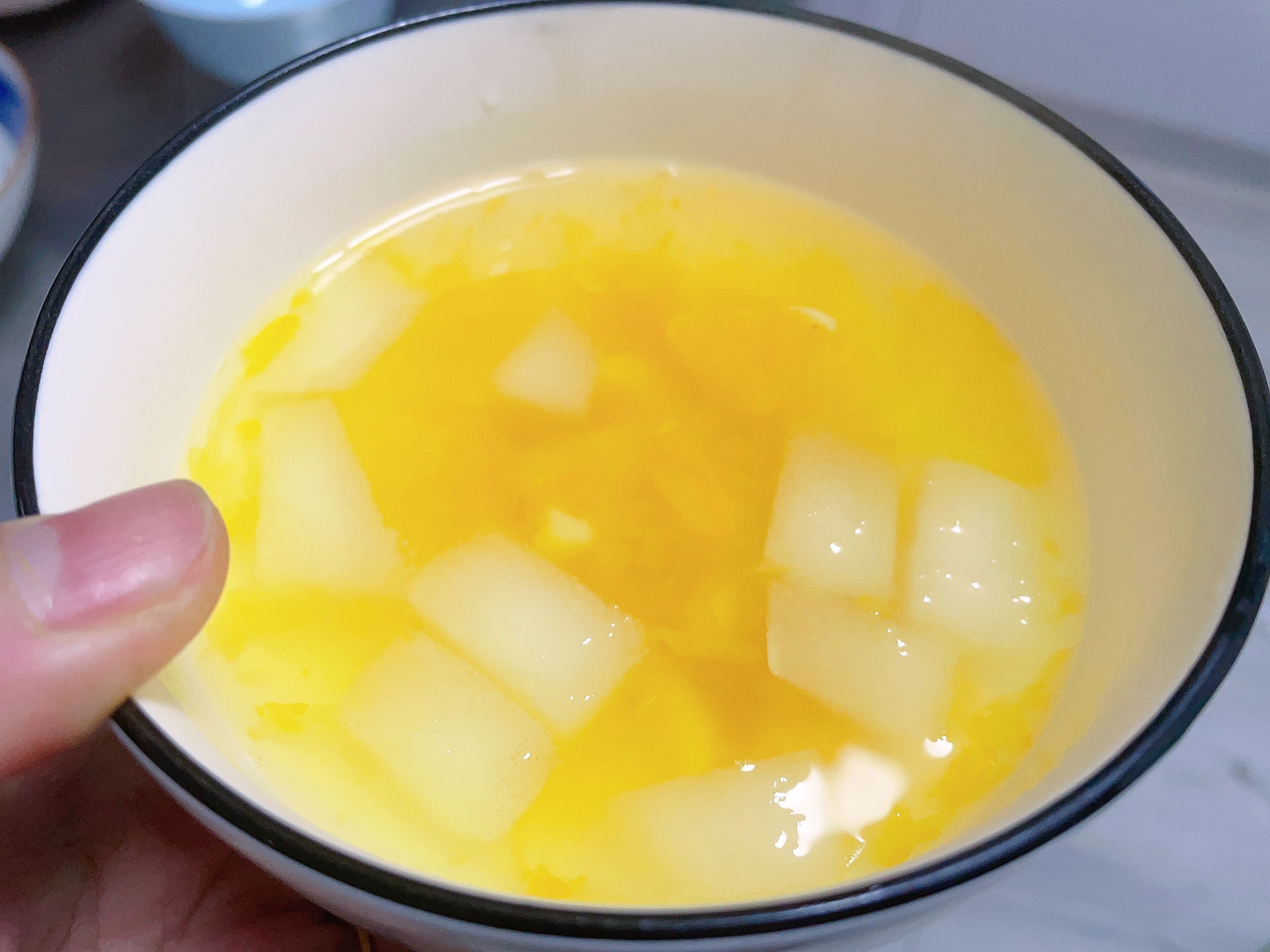 喉咙疼得像吞刀片，别慌!建议多吃这5种食物，喝完喉咙都舒爽了