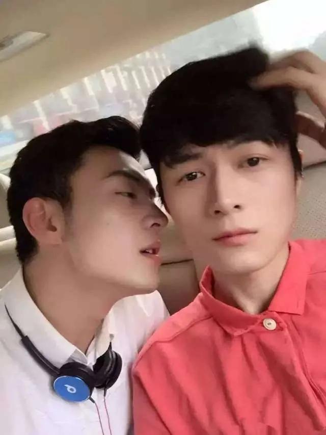 杭州西湖区同性派对被发现，警方突袭一下抓到6人可能面临拘留