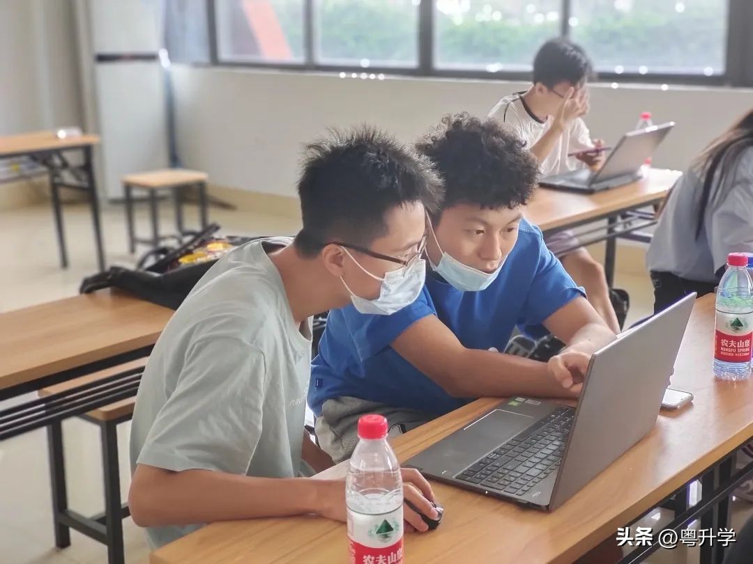 学霸申请专利,学霸申请8项专利