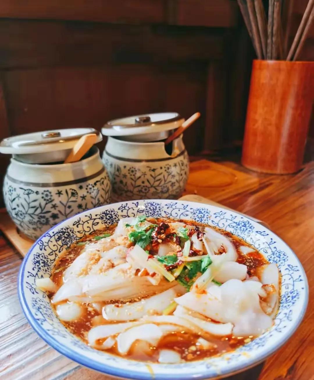 吃货们千万不要错过的昆明美食街,昆明翠湖公园附近美食街