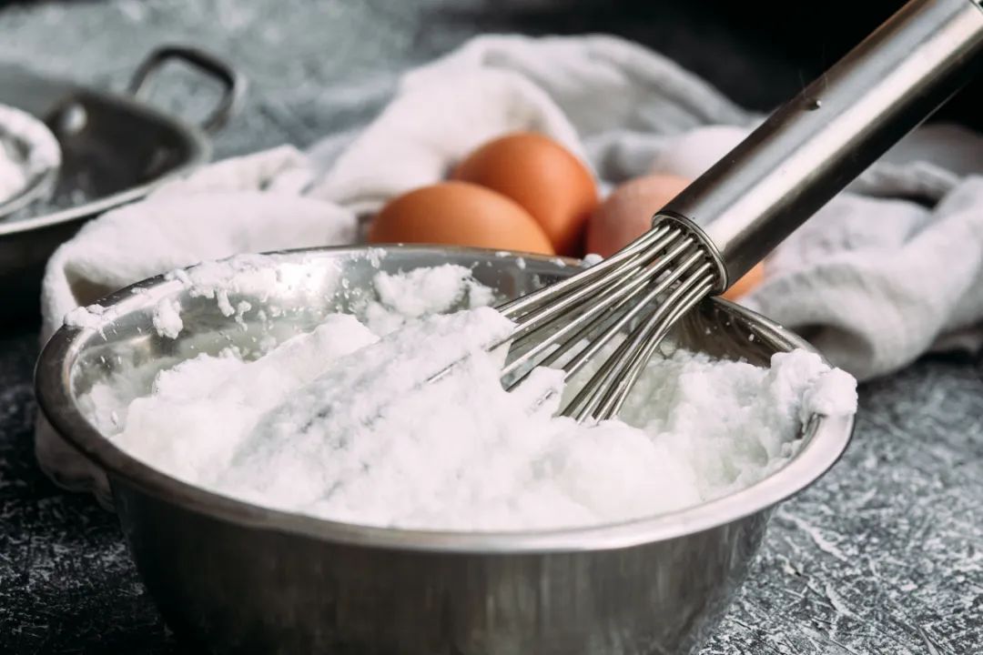 最简单的法式蛋白霜,蛋白霜打发让家庭烘焙更加简单