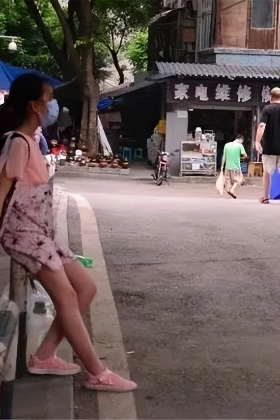 不应被隐入尘烟的重庆大坪角落，却是五十年前风华绝代的高贵