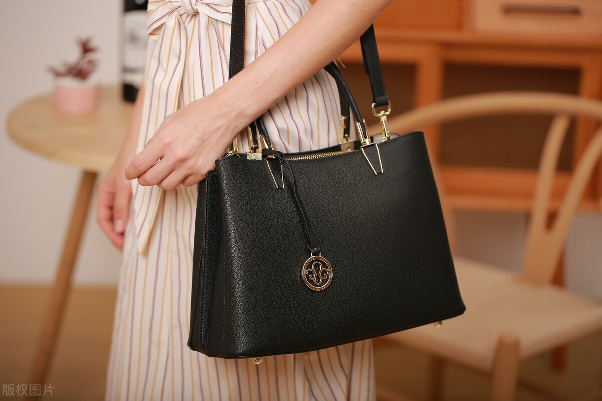 “50块钱”一个的包包,一个月卖了100万,这个点子你该借鉴一下