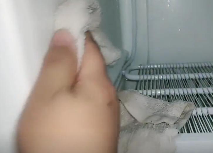 冰箱结冰怎么铲掉,冰箱结冰需要敲打吗