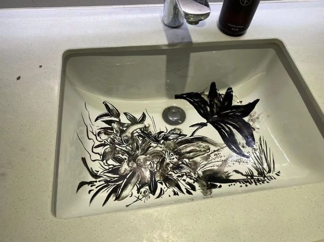 隔离酒店被困男子,疫情期间被困在上海隔离酒店