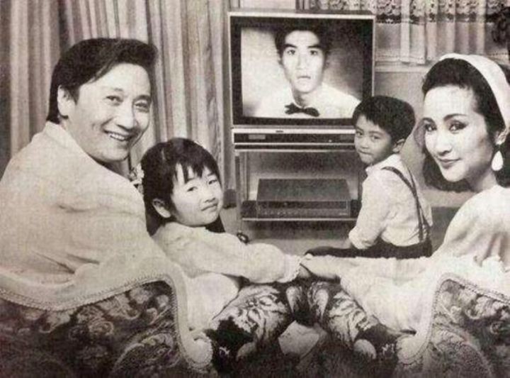 谢贤李小龙谁大,谢贤成龙