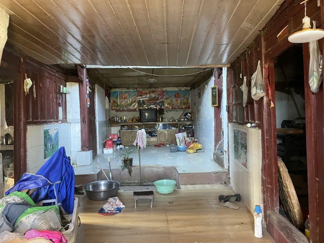 大专课上，老师教我洗澡、避孕、正常做人