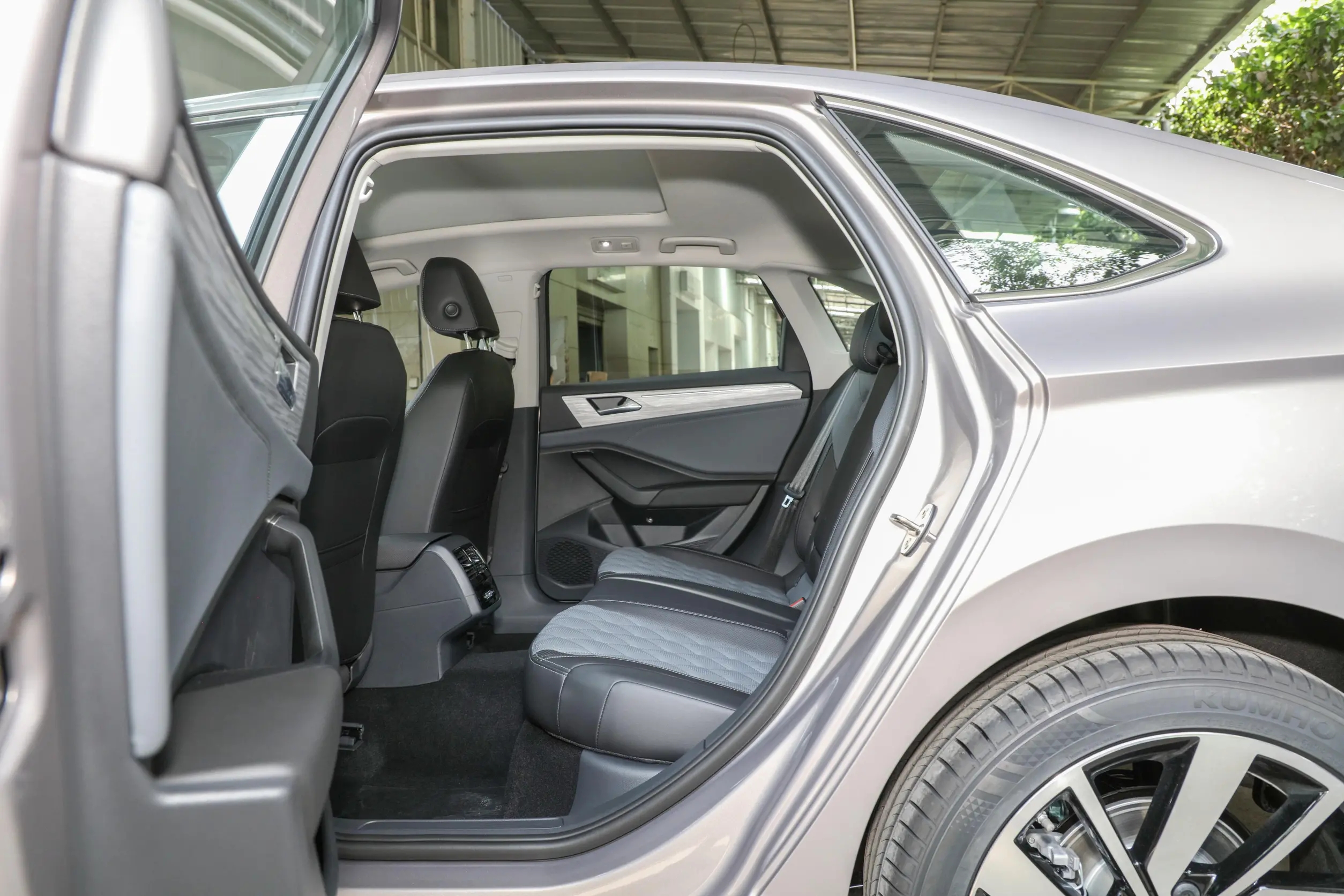 年轻人都爱的这3台家轿怎么选,年轻人讲究动力操控颜值的街车