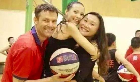 谷爱凌的爸爸妈妈家世背景,谷爱凌背后故事文字