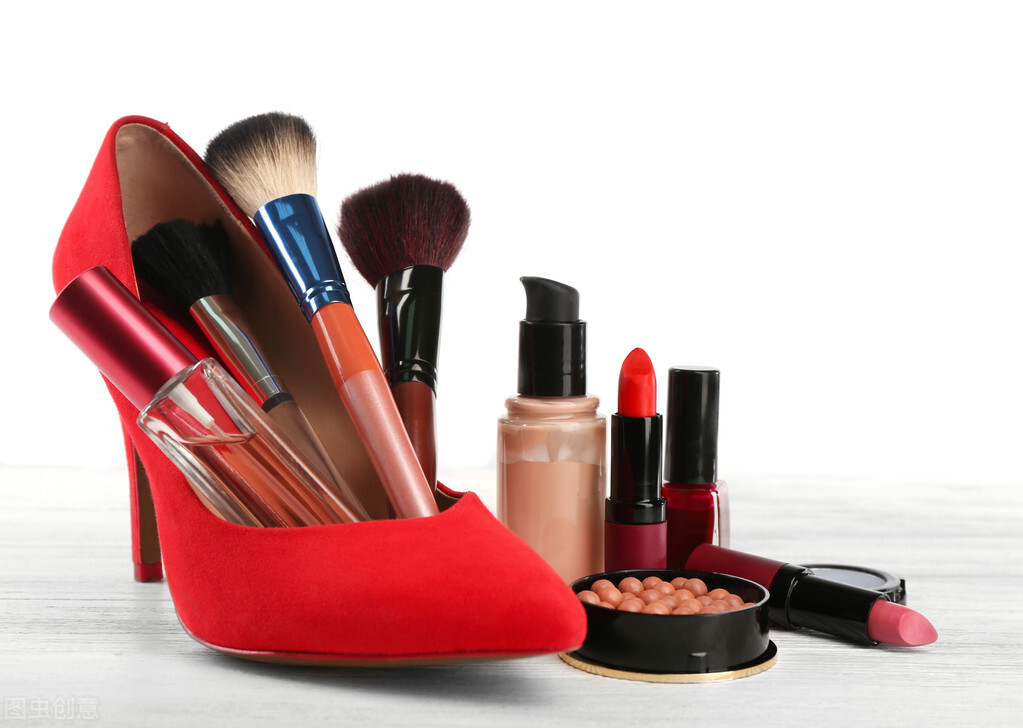 小白鞋怎么保养又好看,小白鞋怎样穿能变干净