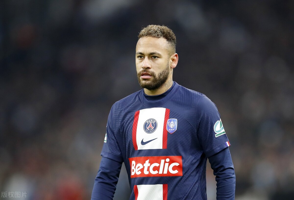 内马尔生活大揭秘：球场之外惊人故事，乐善好施备受追捧