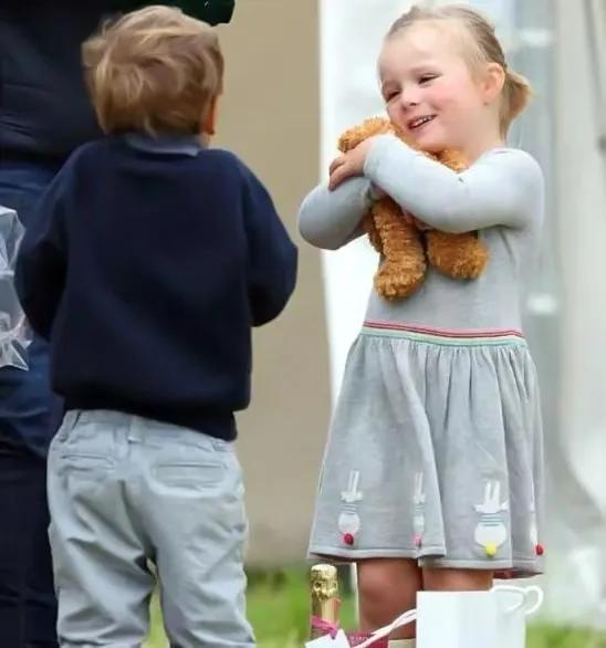 安妮的孙辈,安妮的孙女