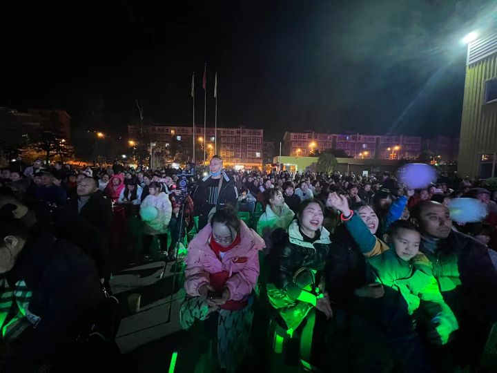 擂响开门红再创新辉煌黄老五食品股份有限公司举办迎新春文艺晚会