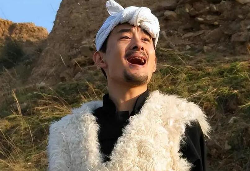 阿宝是如何装疯卖傻的,阿宝装疯卖傻视频