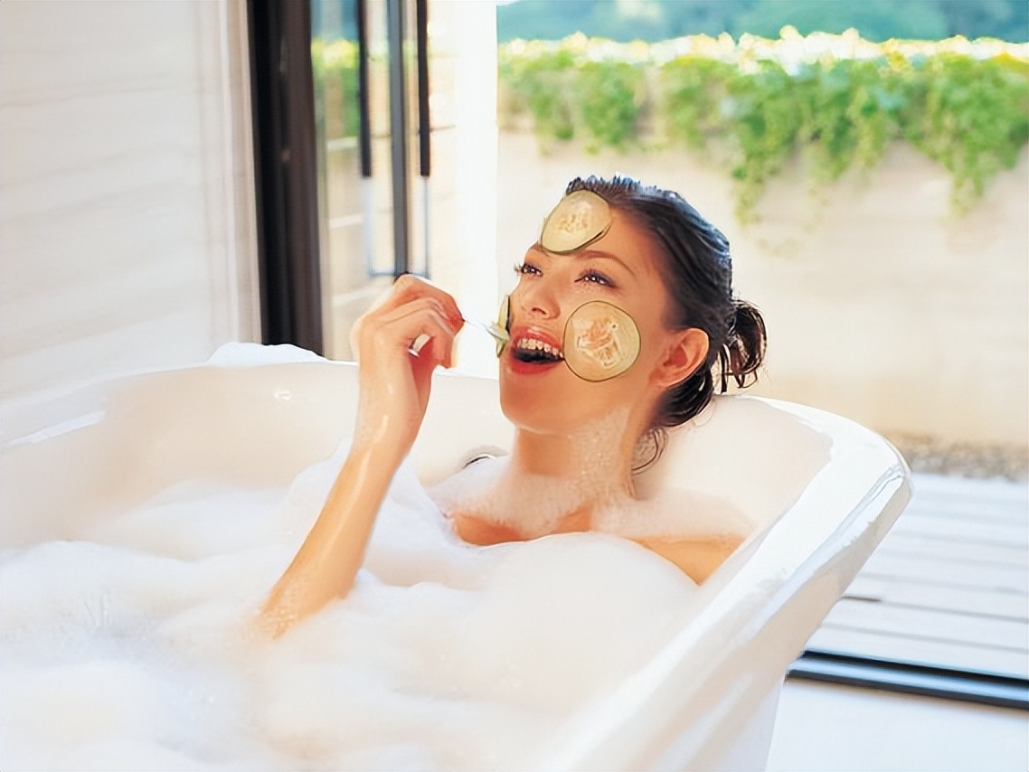 女性便后可以用普通卫生纸擦吗,女生上完厕所后该用湿巾擦拭吗