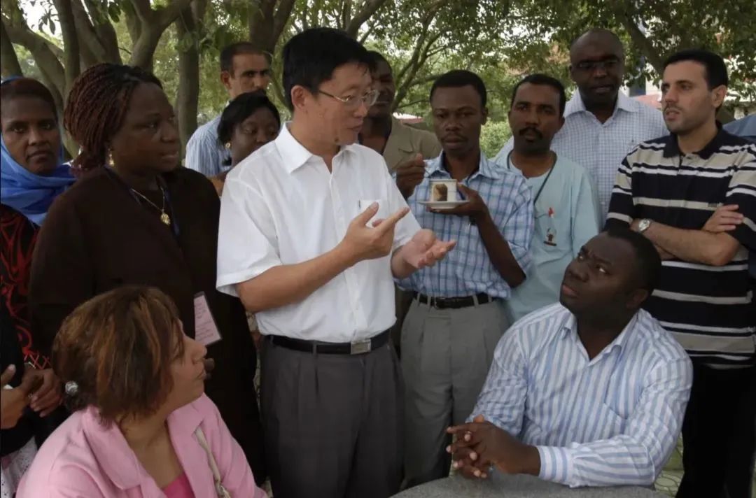 中国医师节致敬生命的守护者,中国医师节公益献礼