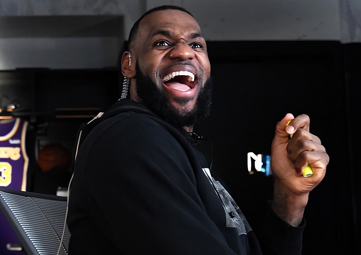 裁判偏袒湖人!冠军教练不满,罚球差5倍,詹姆斯闹事终于有回报