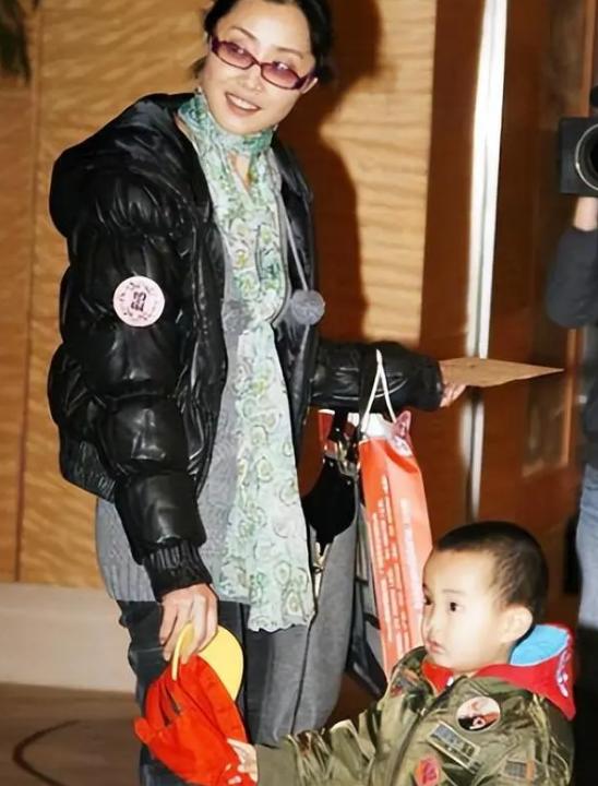 “三婚女人”刘蓓：刚怀孕就被二婚丈夫抛弃，带拖油瓶找前夫接盘