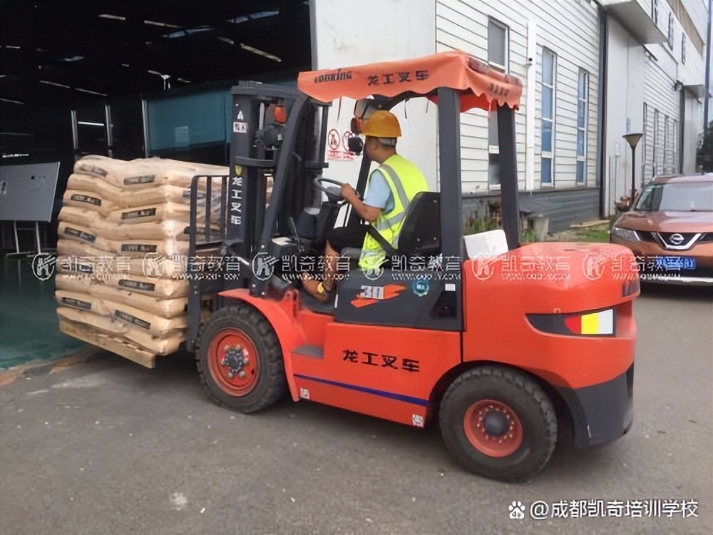 佛山学叉车费用要多少,呼和浩特学叉车证费用
