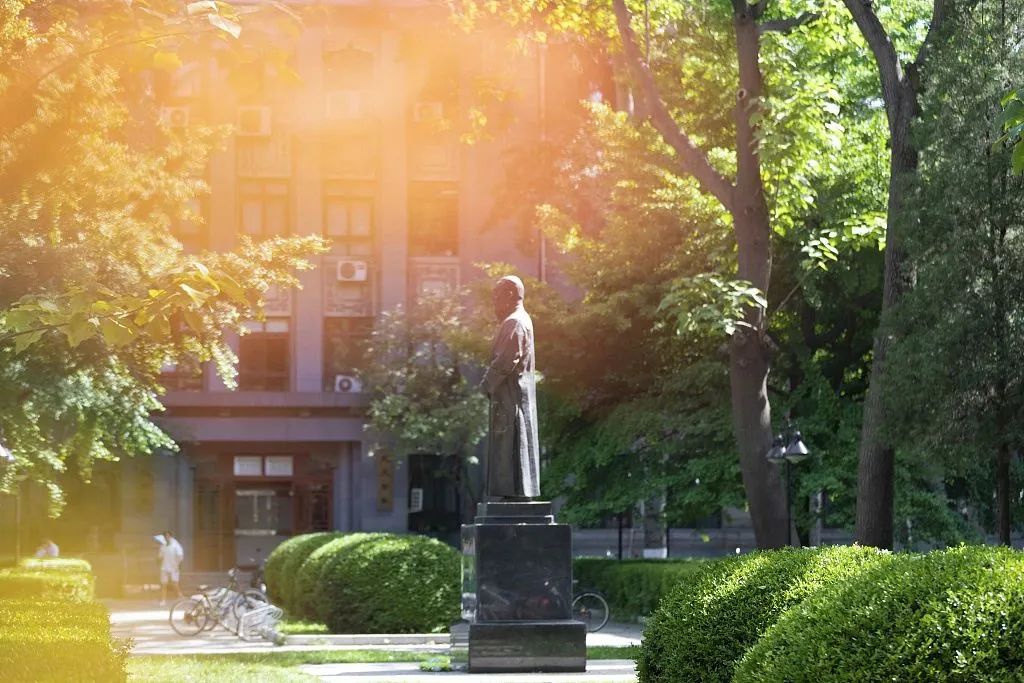 中国大学校徽宇宙的尽头，是消消乐吧？