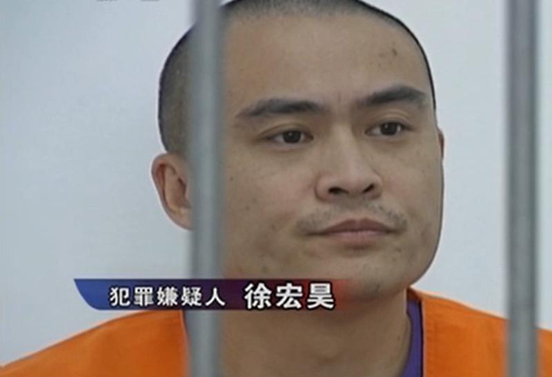 风水大师专给富婆算命,有几颗痣都知道,被捕后坦言:曾是美容院的