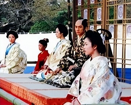 日本“后宫”女厕，便池深18米，全球独一无二，为何这样设计？