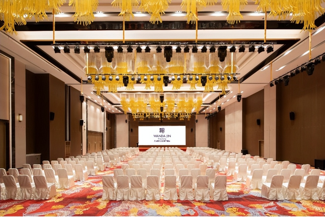 吴忠万达锦华酒店筑梦宴会厅,吴忠嘉悦万达锦华酒店是几星级