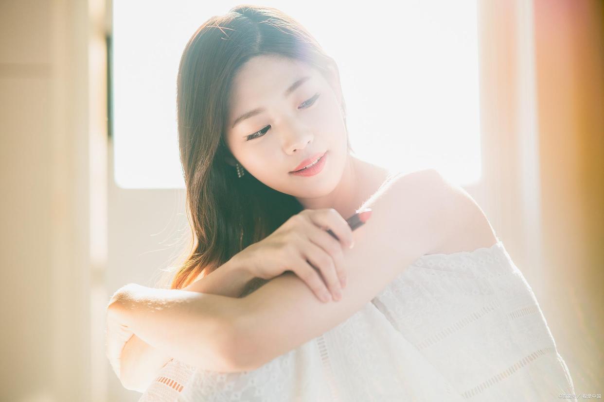 脸色发黄，发青，发黑是寒气重，散下寒，做个肤色红润的小美女吧