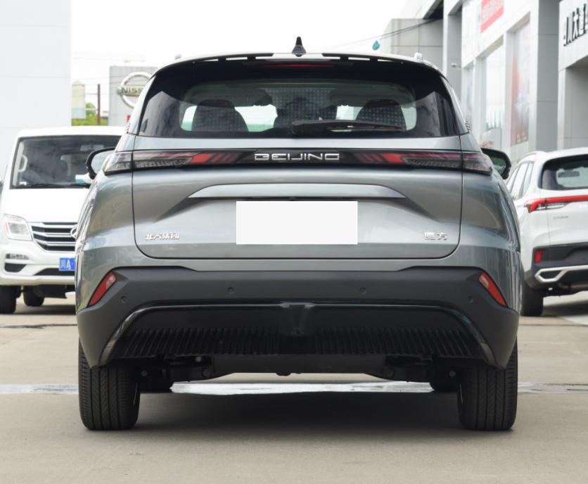 北汽魔方和长安z6哪个好一点,北汽魔方和长安unii对比