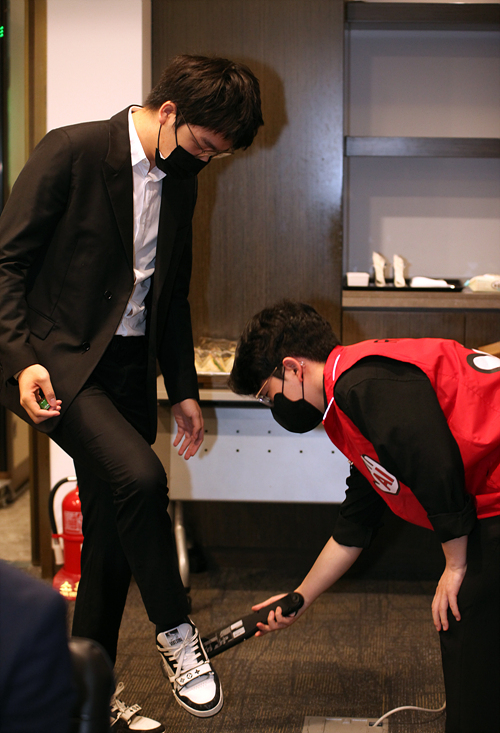 柯洁战胜朴廷桓中国队卫冕农心杯,lg杯柯洁击败朴廷桓