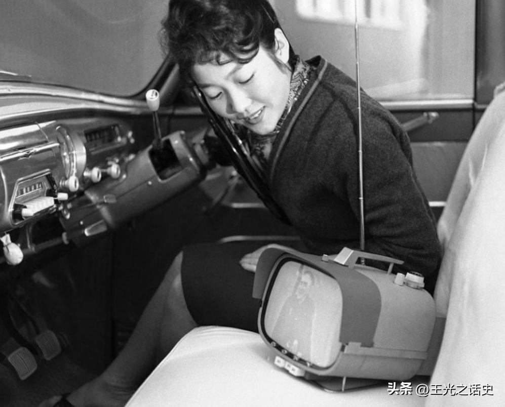 “逼良为娼”还是“自愿下海”？AV行业是如何压迫日本女性的