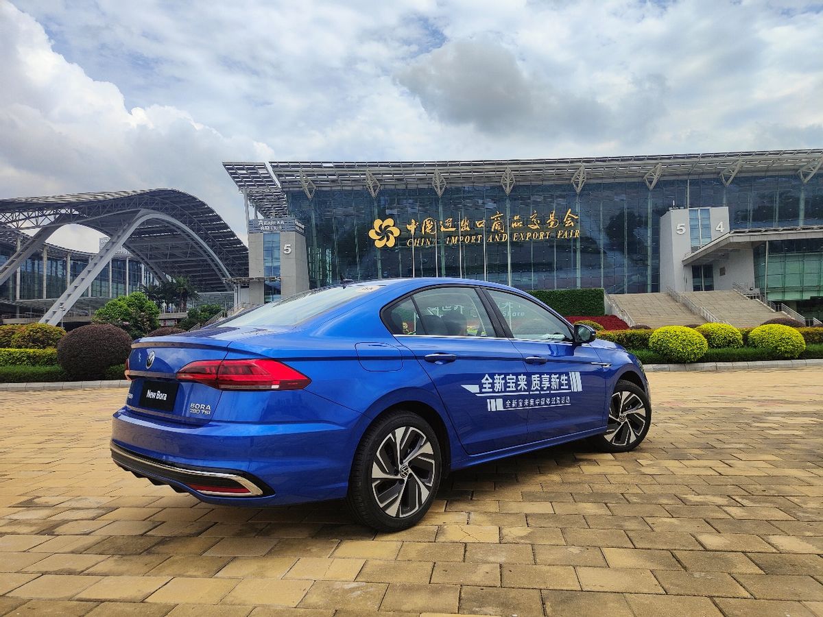 新款宝来顶配测评,全新宝来2022款油耗怎么样