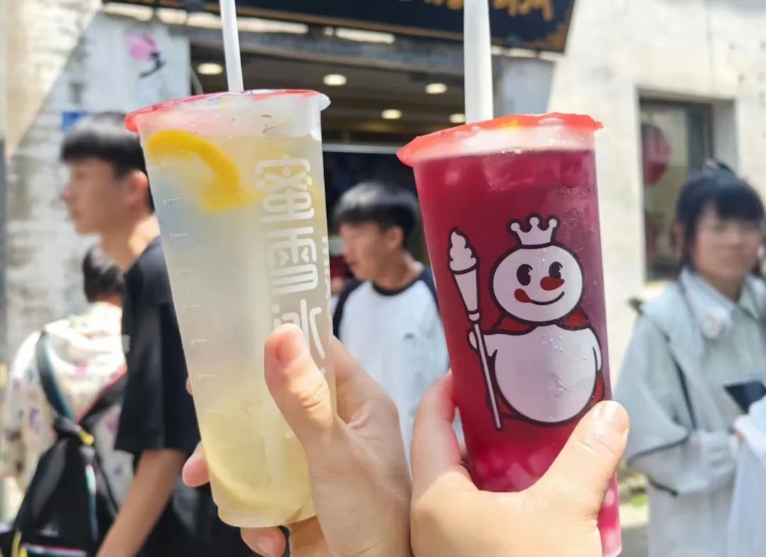 蜜雪冰城和海底捞哪个赚得多,海底捞和蜜雪冰城