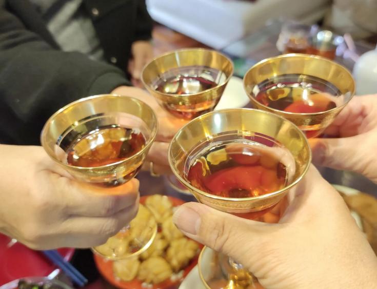 女护士遭医生强奸,联合男友将其当街砍死,死到临头为何高兴落泪