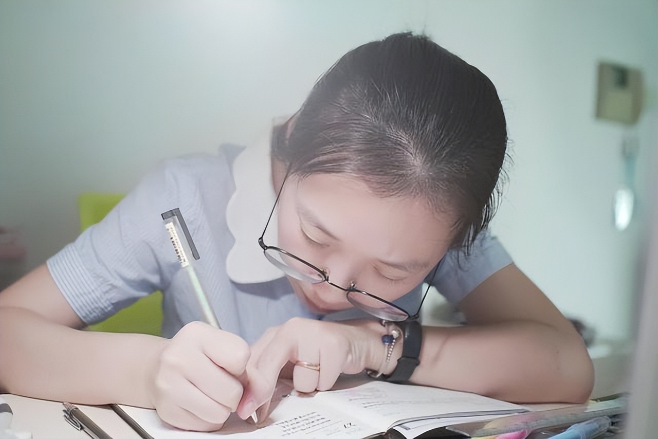 孩子做作业很慢是什么原因,小孩做作业太慢经常11点睡觉