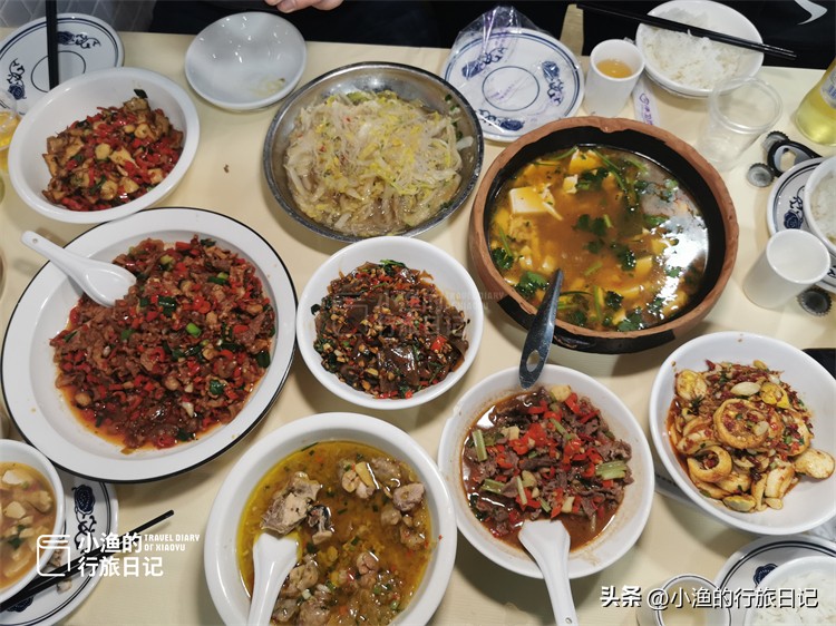 长沙必吃的17家馆子茶颜悦色,长沙美食攻略长沙必去的十大餐厅