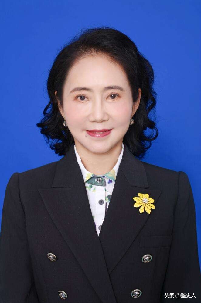 浙江女首富周晓光白手起家攒800亿,江苏女首富身价多少亿