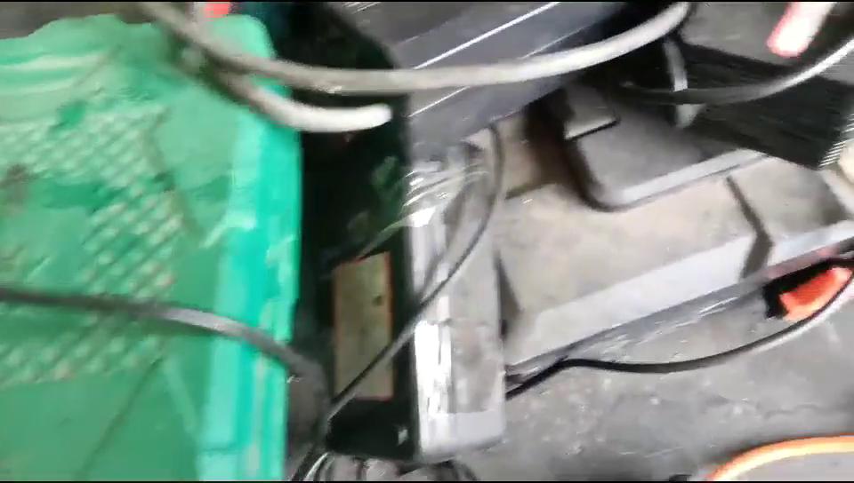 电动车充电器风扇没有12伏怎么修,电车充电器风扇响声大怎么回事