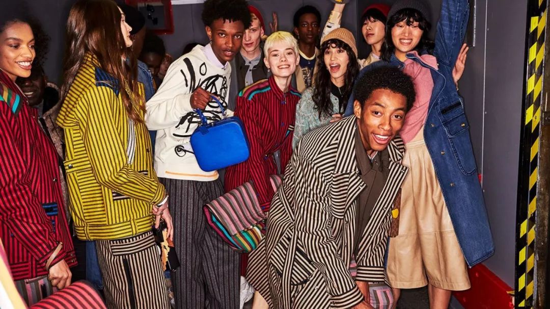 Coach用三条线索，带你穿越回纽约的八零年代。