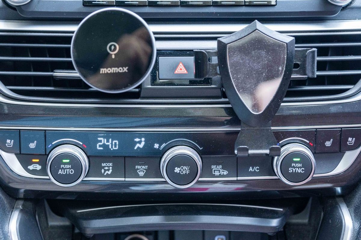 momax支架怎么样,车载磁吸手机支架最新款无线充电