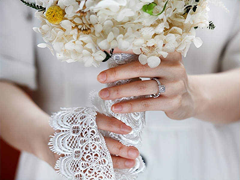 买婚戒一般多少钱合适,婚戒一般买多少钱的合适