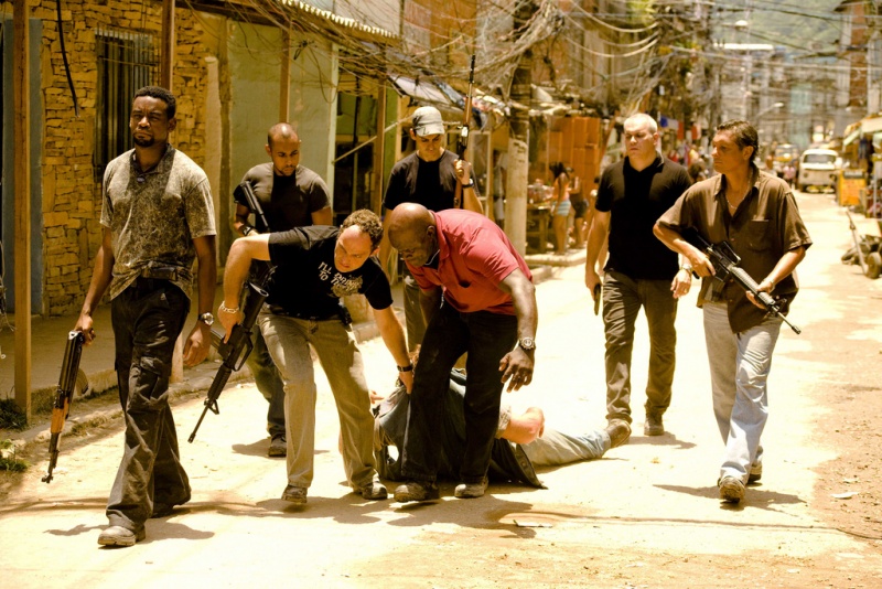 向贩毒和腐败说不！巴西以暴制暴电影《精英部队2》中出现的*器武**