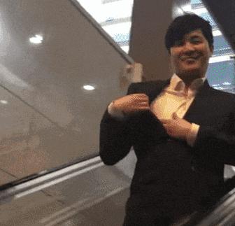 自己摸头和别人摸头,自己摸脸感觉两边不一样