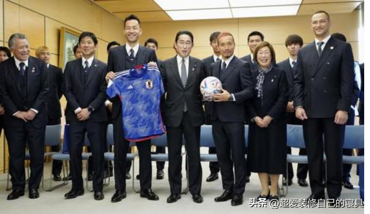 日本球员回国待遇,岸田接受采访谈中国