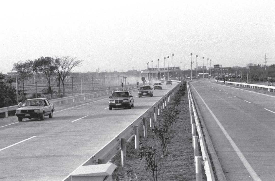 70年中华衣食住行的变化详细,中国70年前衣食住行的图片
