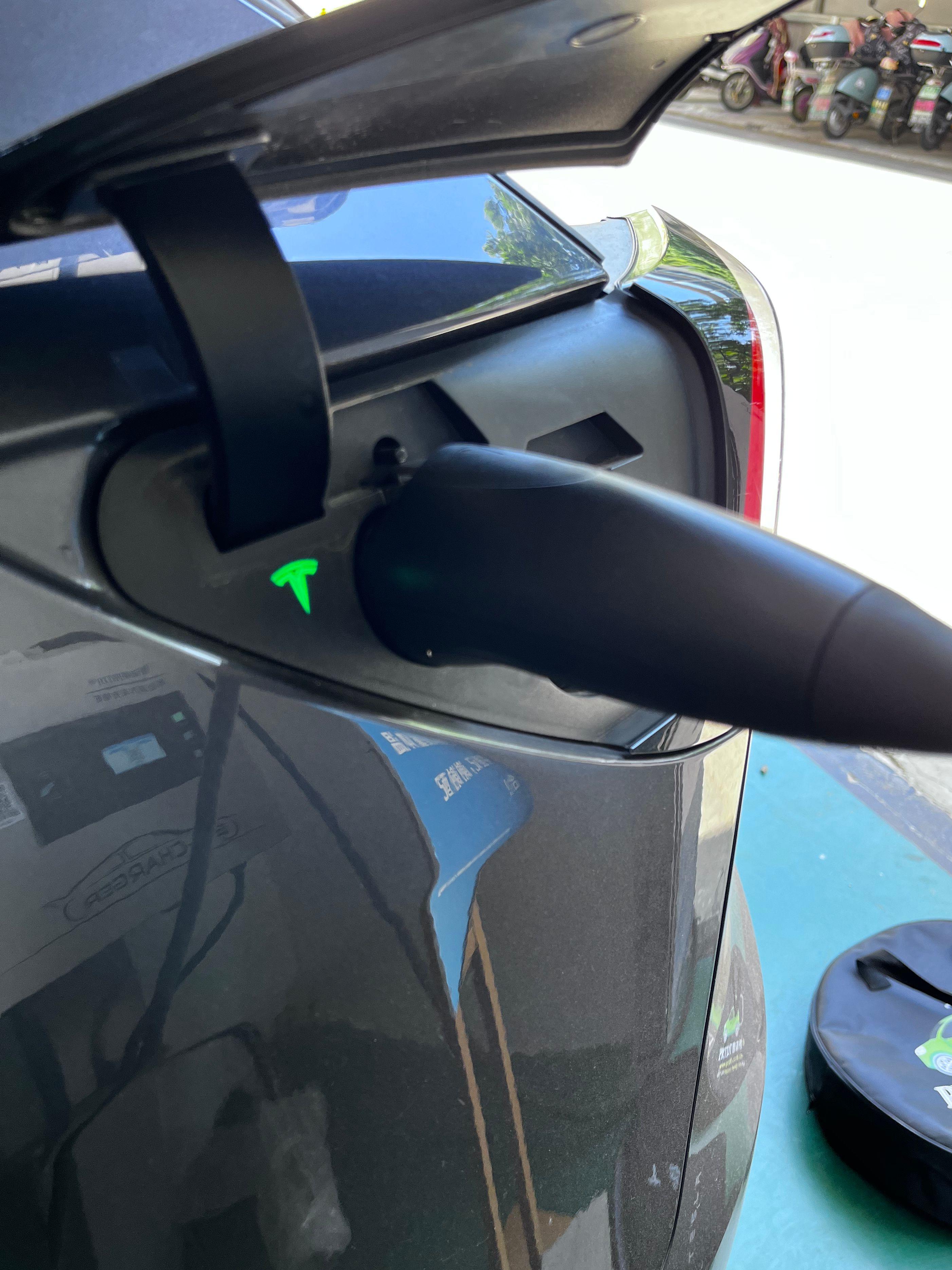 modely买充电桩还是随车充,modely充电桩和随车充