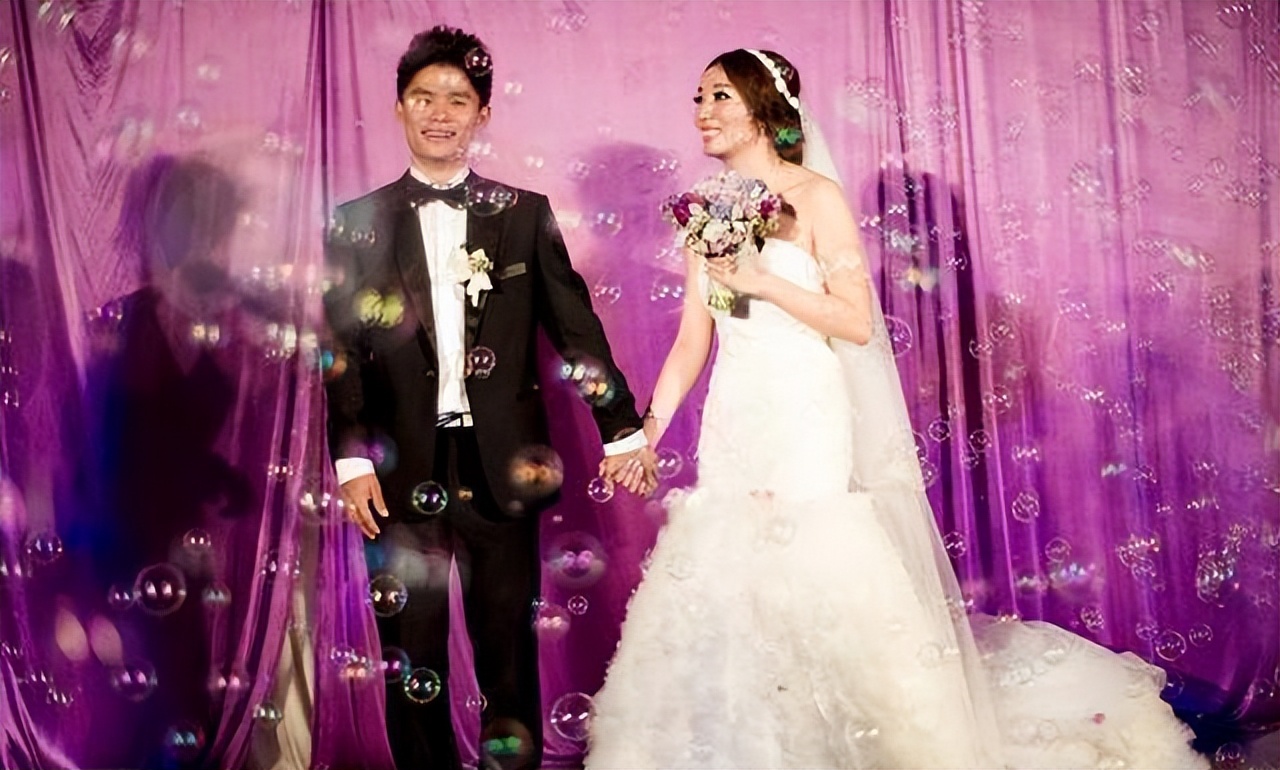 宋小粤和黄逸辉,cba啦啦队黄逸辉vs宋小粤